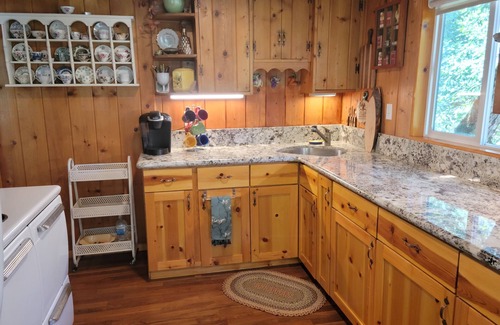 Julian Cabina | Cute & Cozy! Julian Mt. cabin. Hiking, wineries, brewery. All season getaway.