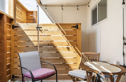 Columbia City Casa | Cute/Cozy Private Suite In South Seattle! Light Rail Convenient!