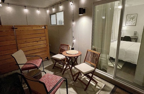 Columbia City Casa | Cute/Cozy Private Suite In South Seattle! Light Rail Convenient!
