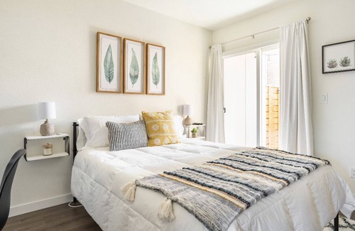 Columbia City Casa | Cute/Cozy Private Suite In South Seattle! Light Rail Convenient!