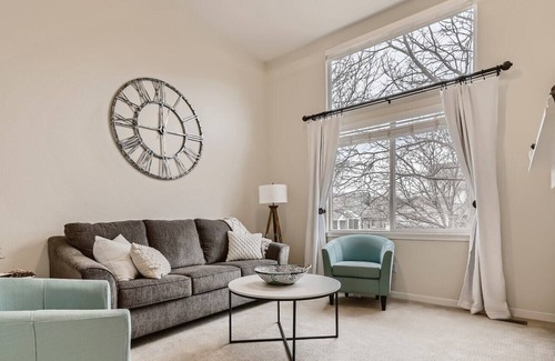 Lafayette Casa | Cute Duplex for Nature Lovers- Garage and Yard