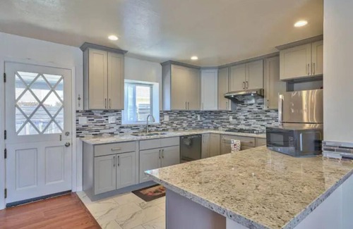 Seaside Casa | Cute Entire House Three Bedroom Near Monterey