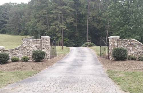 Greenville - Spartanburg Cabina | Cute Farm in law suite on Saluda River.