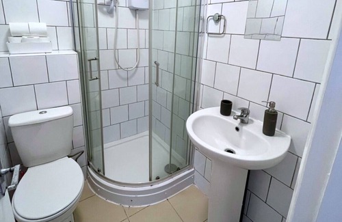 Hoe Street Apartamento | Cute Garden Studio with private entrance, 5-min walk to tube (Victoria line)