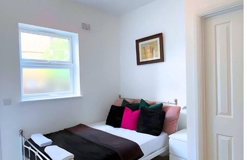 Hoe Street Apartamento | Cute Garden Studio with private entrance, 5-min walk to tube (Victoria line)