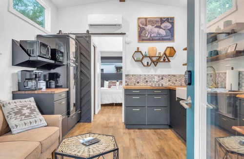 Greenville Cabina | Cute Getaway on River - 6 Minutes to Greenville
