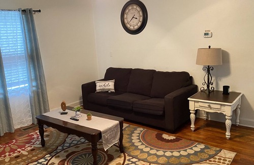 Aurora Casa | Cute home 3 mins from Nutrien, walking distance to boat landing/fishing areas!