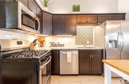 Germantown Casa | CUTE Home in GTown-4 Miles to UL,Churchill Downs & KY EXPO CTR! Private Parking!