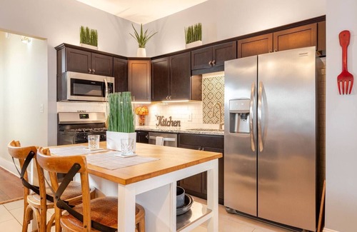 Germantown Casa | CUTE Home in GTown-4 Miles to UL,Churchill Downs & KY EXPO CTR! Private Parking!