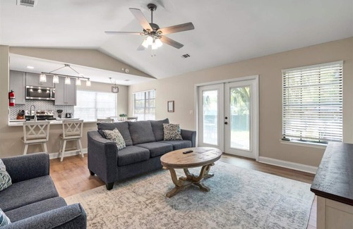 Port Royal Casa | Cute Home w/ Fenced Yard + Bikes, Beach Pass & EV Charger, 10 Mins to Everything