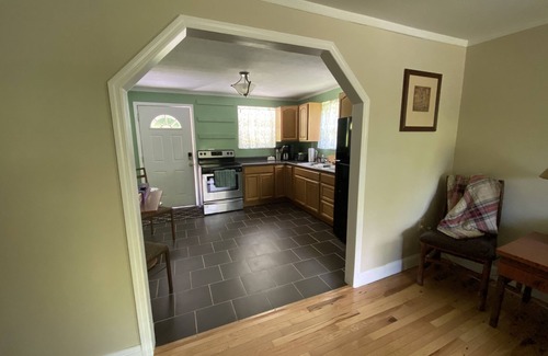 Cosby Casa | Cute house convenient to Gatlinburg, Pigeon Forge, and hiking in the smokies.