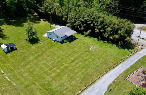 Cosby Casa | Cute house convenient to Gatlinburg, Pigeon Forge, and hiking in the smokies.