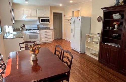 Oxford Casa | Cute house in middle of Oxford! SO close to Ole Miss. Convenient to everything.