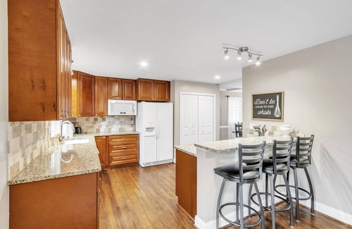 Mauldin Casa | Cute house in quiet neighborhood - near everything - bring your pets!