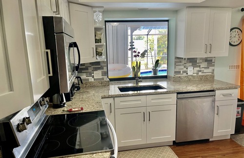 Oakland Hills Casa | cute house with pool with canal view