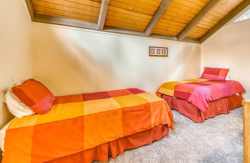 Night Heron Condominio | Lindo condominio en la isla con una piscina compartida y vista a la laguna, ¡camina hasta la playa!
