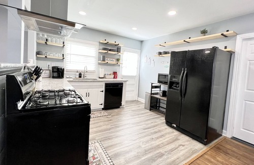Dacula Casa | Cute Little 4Br/2bath Farmhouse - Corp Housing welcome!