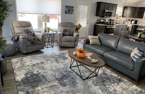 Caro Casa | Cute little bungalow on M-81