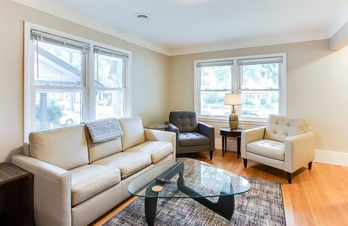 Merriam Park Apartamento | Cute midcentury apartment, easy walk to restaurants and light rail