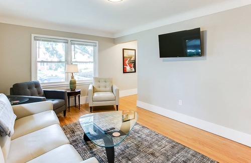 Merriam Park Apartamento | Cute midcentury apartment, easy walk to restaurants and light rail