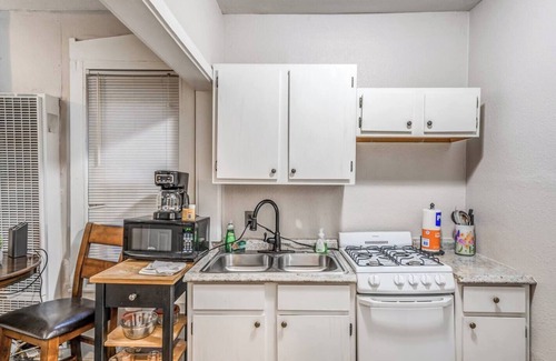 New Pathways Apartamento | Cute Midtown Studio V5