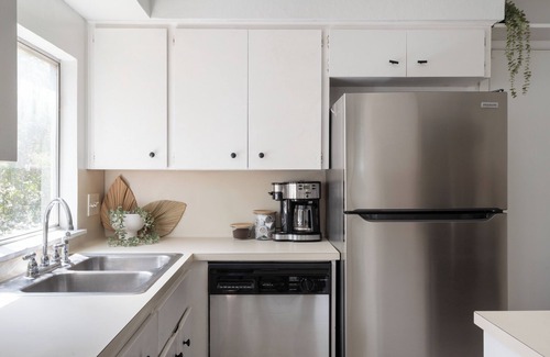 Waters Park Casa | Cute n' Cozy Retreat in Central Austin