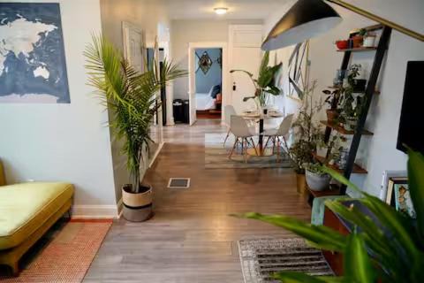 St. Louis Apartamento | Cute Neighborhood Rainbow Apt