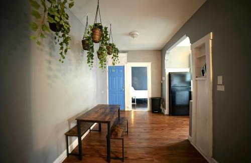 St. Louis Apartamento | Cute Neighborhood Rainbow Apt