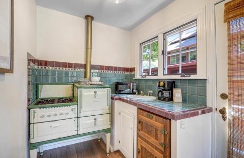 Sonoma Casa | Cute One Room Cottage In Sonoma- Includes Wine Tasting Passport
