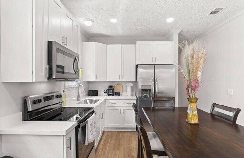 Bayou St. John Casa | Cute Pool + Porches on Greenway near FQ, Streetcar, Cute & Bright 3BR on Greenway!