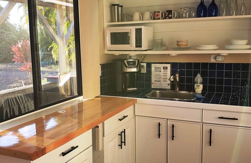 Pauwela Apartamento | Lindo, sereno, vistas al mar, aire acondicionado. Cerca de la autopista Hana.