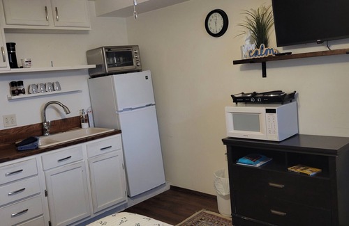 Forest City Apartamento | Cute & quiet studio apartment downtown Forest City!