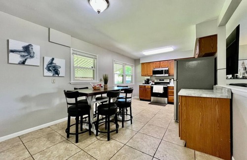 Middletown Casa | Cute Ranch home Middletown, OH