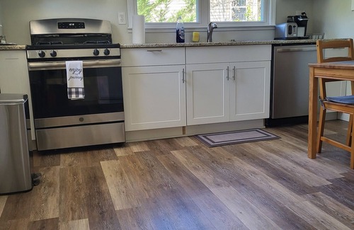 Cornelius Casa | Cute ranch house (no cleaning fee)