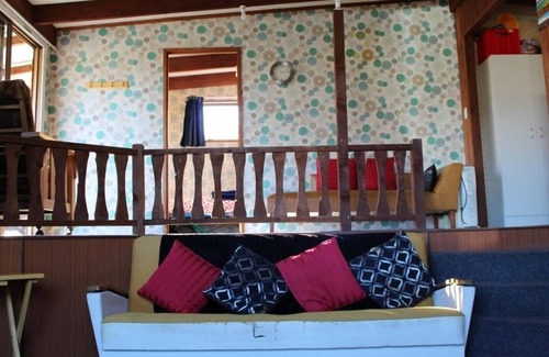 Lake Tekapo Otro | Lindo, retro, acogedora casa de dos dormitorios