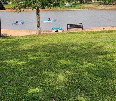 Shawnee Casa | Cute Shawnee Twin Lakes home sleeps 10&has it all!