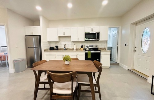 Lake Ridge Cabaña | Cute & Spacious 2BR/2Bath Home in FLL w/ Patio