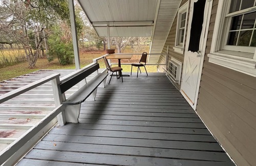 Fellowship Apartamento | Cute studio, pets welcome, 8 mins to HITS, 20 mins to WEC, 10 mins to shopping