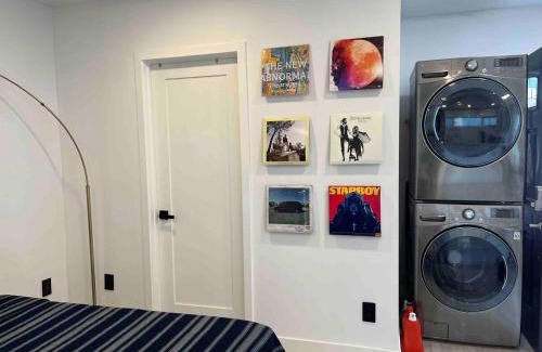 Park West Casa | Cute Studio with AC and Backyard
