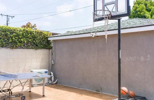 Park West Casa | Cute Studio with AC and Backyard