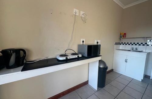 Parow North Apartamento | Cute Tranquil Pool Side Apartment