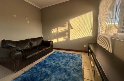 Parow North Apartamento | Cute Tranquil Pool Side Apartment