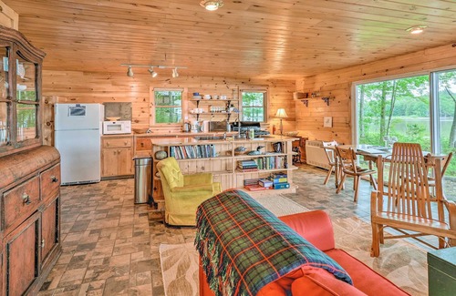 Mariaville Cabina | Cute Waterfront Cabin in Coastal Maine!