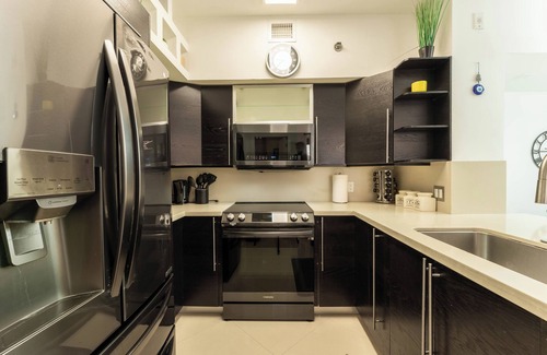 Aventura Apartamento | Cute Yacht Club Apt 5 Min Drive 2 Beach W/ Pool!