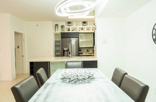 Aventura Apartamento | Cute Yacht Club Apt 5 Min Drive 2 Beach W/ Pool!