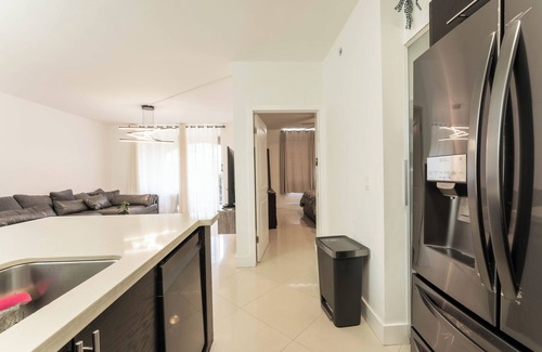 Aventura Apartamento | Cute Yacht Club Apt 5 Min Drive 2 Beach W/ Pool!