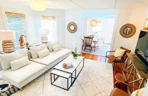 Avon Casa | Cutest Beach House