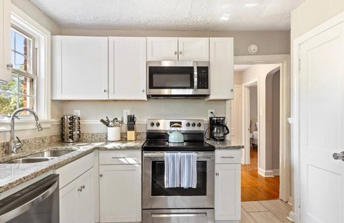 Montrose Casa | Cutie on Kenbridge - Long term stays welcome