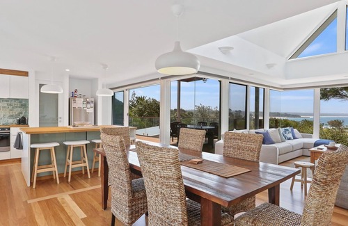 Barragga Bay Casa | VISTAS AL CUTTAGEE: 22 Cuttagee Beach Rd- Lujo, vista al mar, frente a la playa
