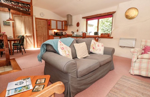 Totnes Cabaña | CUTTRYE OLD DAIRY, character holiday cottage in East Allington